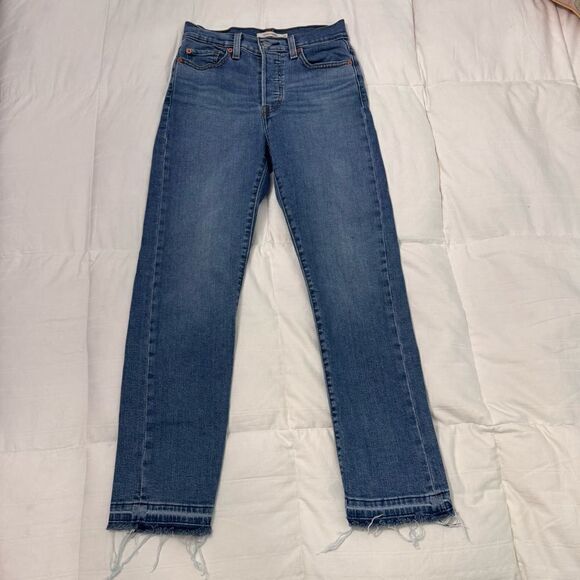 Levi’s “Wedgie Straight” Blue Jeans with raw hemline & button fly, 26- like new! - Picture 4 of 10